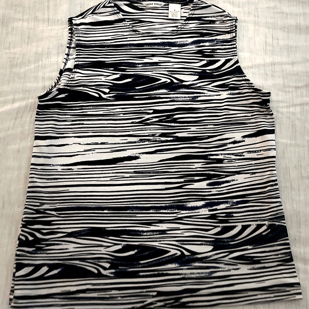 Laura Ashely women’s sleeveless top S